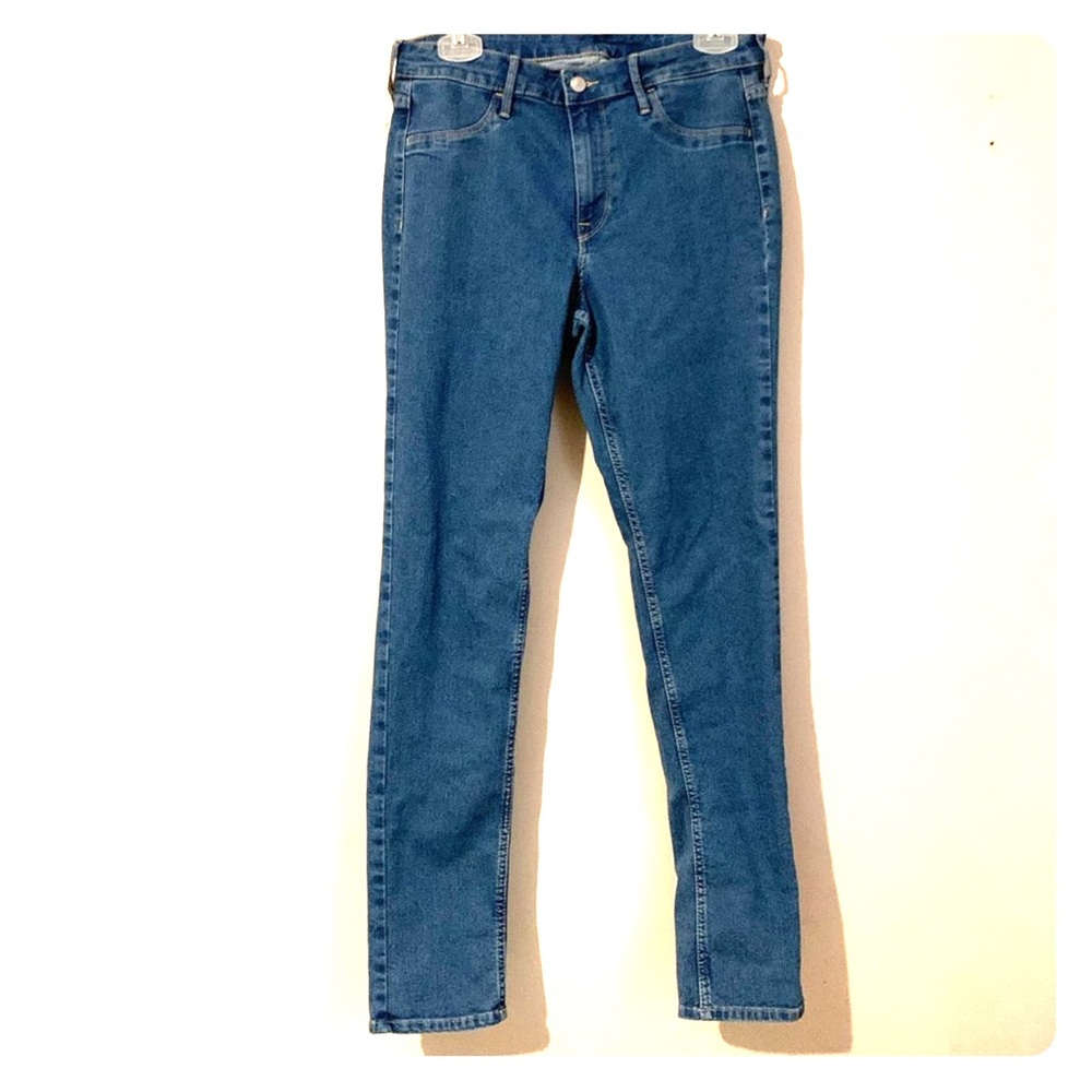 Like new H&M skinny jean size 32 run small 10/12 L